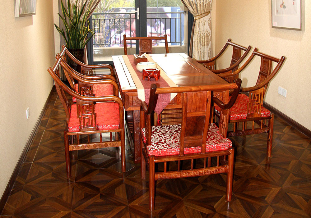 收藏馆红木桌椅