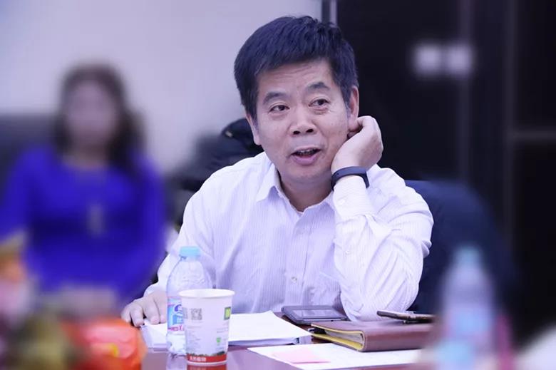 幕墙门窗安全与节能改造委员会主任莫英光 在庄晓峰秘书长致辞后